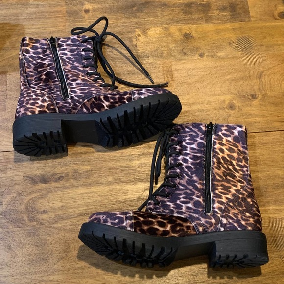 Steve Madden Velvet Leopard/ Cheetah Combat Boots size 7.5 NWOT - Picture 8 of 9